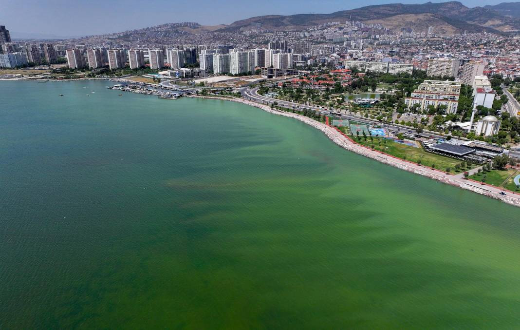 İzmir’de denizin rengi değişti! Görüntü ne ifade ediyor? - Resim: 2